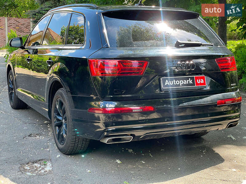 Позашляховик / Кросовер Audi Q7 2017 в Києві