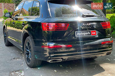 Позашляховик / Кросовер Audi Q7 2017 в 