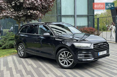 Позашляховик / Кросовер Audi Q7 2018 в 