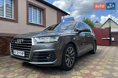 Внедорожник / Кроссовер Audi Q7 2016 в 