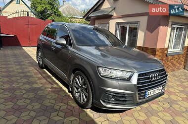 Внедорожник / Кроссовер Audi Q7 2016 в 