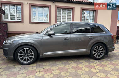 Внедорожник / Кроссовер Audi Q7 2016 в 