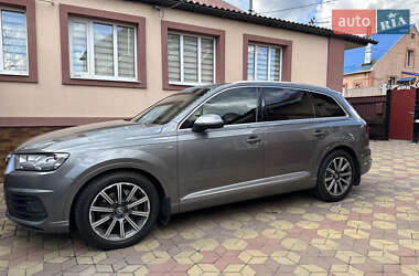 Внедорожник / Кроссовер Audi Q7 2016 в 