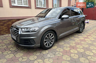 Внедорожник / Кроссовер Audi Q7 2016 в 