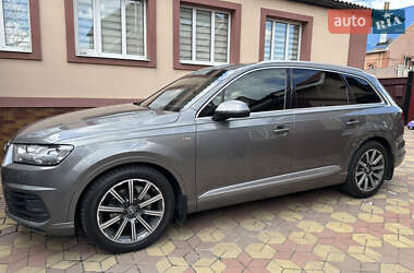 Внедорожник / Кроссовер Audi Q7 2016 в 