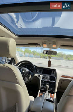 Внедорожник / Кроссовер Audi Q7 2010 в 
