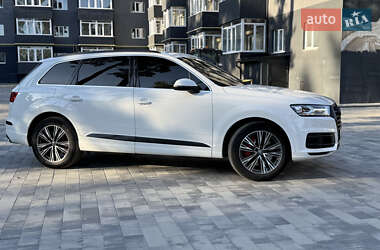 Внедорожник / Кроссовер Audi Q7 2017 в 