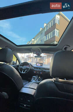 Внедорожник / Кроссовер Audi Q7 2017 в 