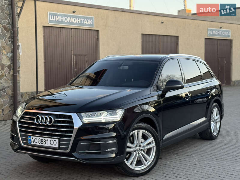 Внедорожник / Кроссовер Audi Q7 2015 в 