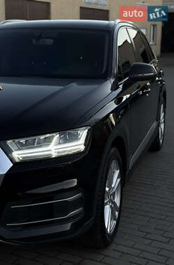 Внедорожник / Кроссовер Audi Q7 2015 в 