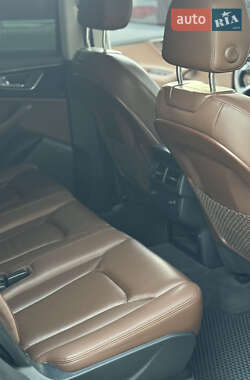 Внедорожник / Кроссовер Audi Q7 2015 в 