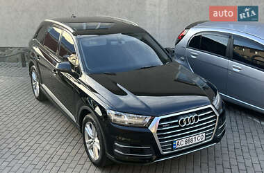 Внедорожник / Кроссовер Audi Q7 2015 в 