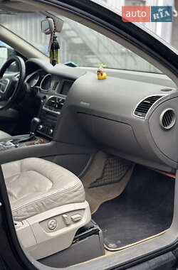 Позашляховик / Кросовер Audi Q7 2007 в 