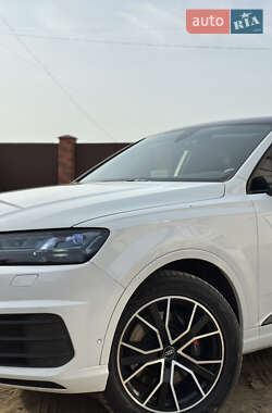 Внедорожник / Кроссовер Audi Q7 2016 в 