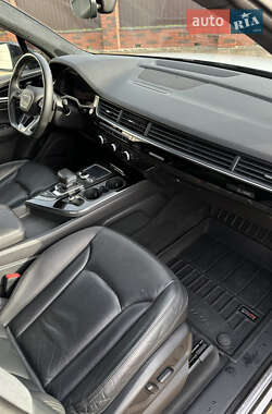 Внедорожник / Кроссовер Audi Q7 2016 в 