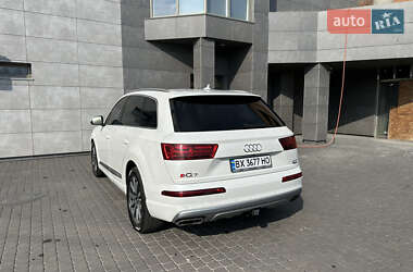 Позашляховик / Кросовер Audi Q7 2016 в 