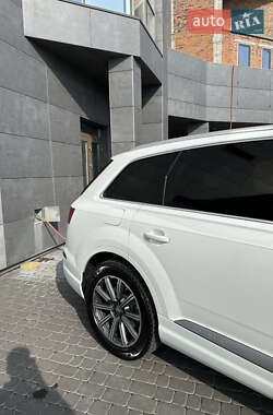 Позашляховик / Кросовер Audi Q7 2016 в 