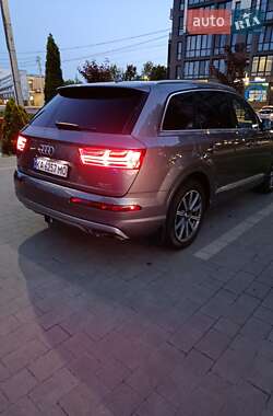 Внедорожник / Кроссовер Audi Q7 2015 в 