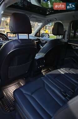 Внедорожник / Кроссовер Audi Q7 2015 в 