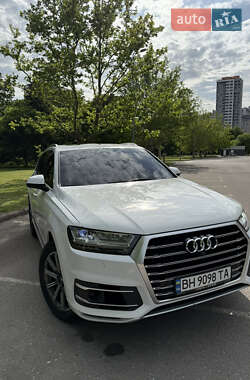 Позашляховик / Кросовер Audi Q7 2016 в 