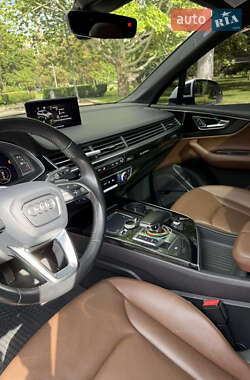 Позашляховик / Кросовер Audi Q7 2016 в 