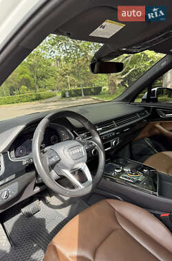 Позашляховик / Кросовер Audi Q7 2016 в 