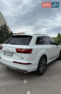 Позашляховик / Кросовер Audi Q7 2016 в 