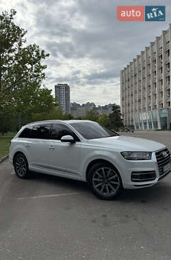 Позашляховик / Кросовер Audi Q7 2016 в 