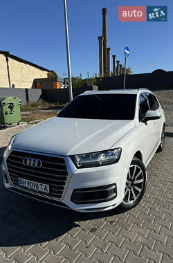 Позашляховик / Кросовер Audi Q7 2016 в 