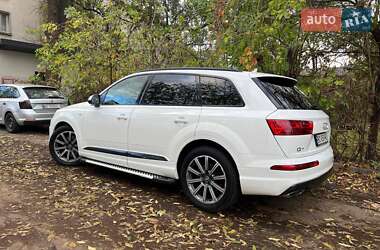 Внедорожник / Кроссовер Audi Q7 2016 в 