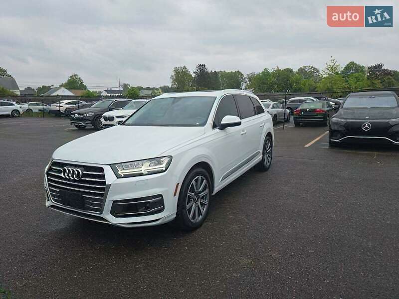 Внедорожник / Кроссовер Audi Q7 2018 в 