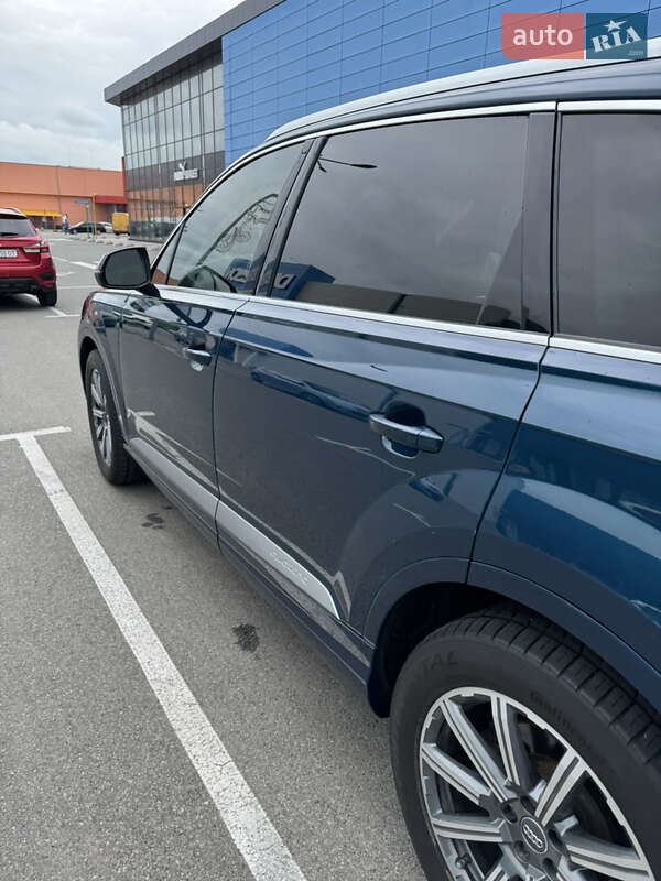 Внедорожник / Кроссовер Audi Q7 2017 в Киеве