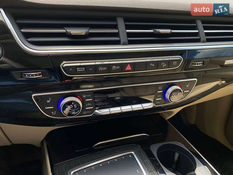 Внедорожник / Кроссовер Audi Q7 2017 в Львове