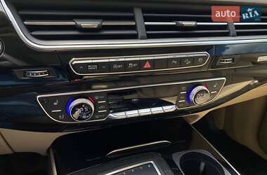 Внедорожник / Кроссовер Audi Q7 2017 в 