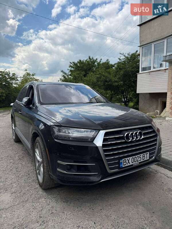 Внедорожник / Кроссовер Audi Q7 2018 в 