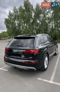Внедорожник / Кроссовер Audi Q7 2015 в 