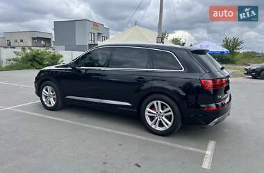 Внедорожник / Кроссовер Audi Q7 2015 в 