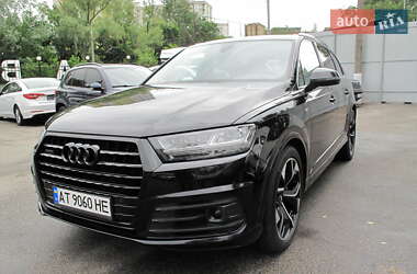 Позашляховик / Кросовер Audi Q7 2015 в 