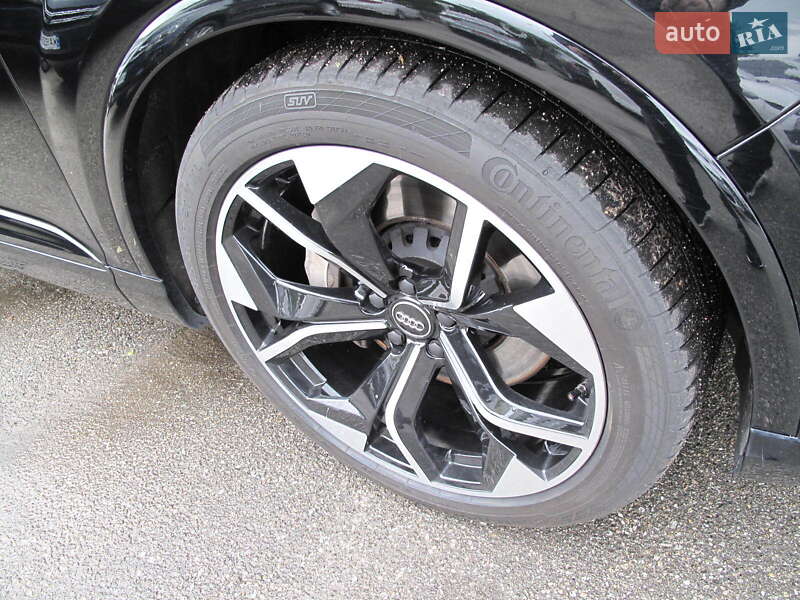 Внедорожник / Кроссовер Audi Q7 2015 в Киеве
