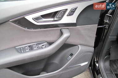 Позашляховик / Кросовер Audi Q7 2015 в 