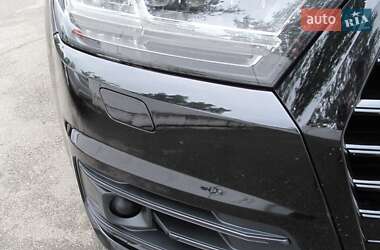 Позашляховик / Кросовер Audi Q7 2015 в 