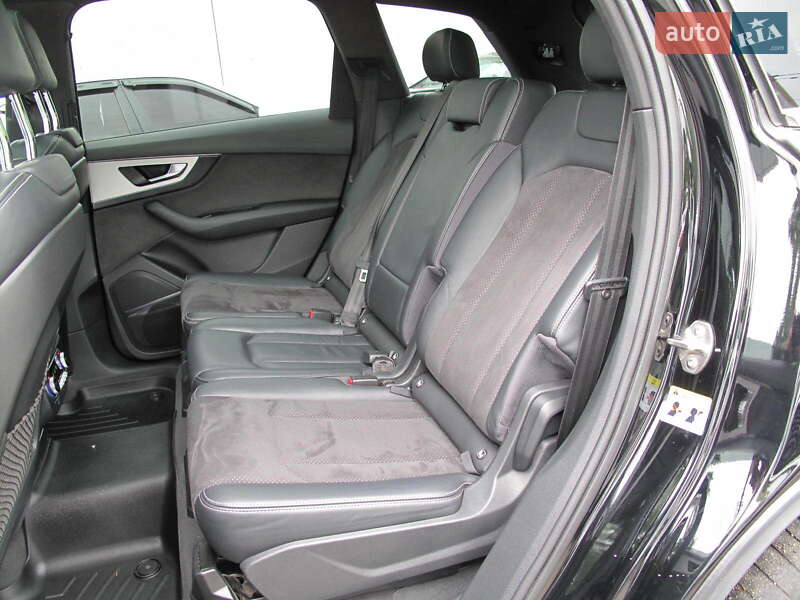Внедорожник / Кроссовер Audi Q7 2015 в Киеве