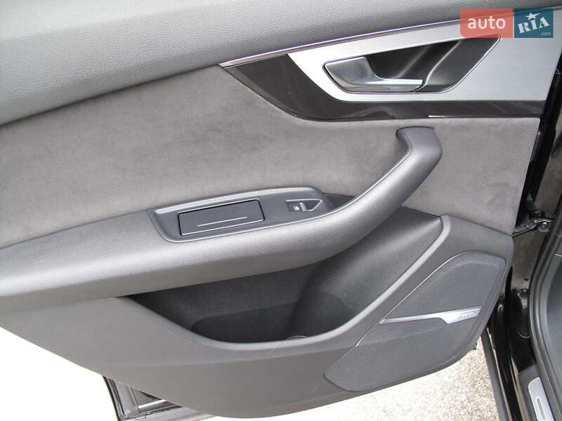 Внедорожник / Кроссовер Audi Q7 2015 в Киеве