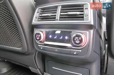 Позашляховик / Кросовер Audi Q7 2015 в 