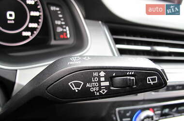 Позашляховик / Кросовер Audi Q7 2015 в 