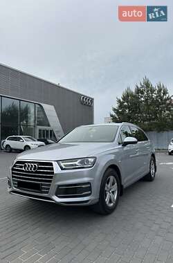 Внедорожник / Кроссовер Audi Q7 2015 в 