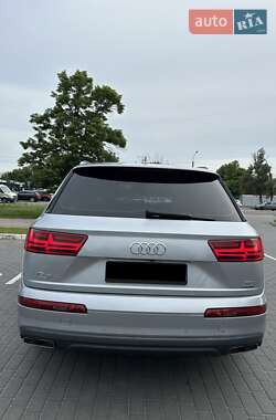 Внедорожник / Кроссовер Audi Q7 2015 в 
