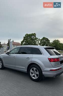 Внедорожник / Кроссовер Audi Q7 2015 в 