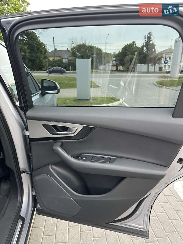 Внедорожник / Кроссовер Audi Q7 2015 в Киеве