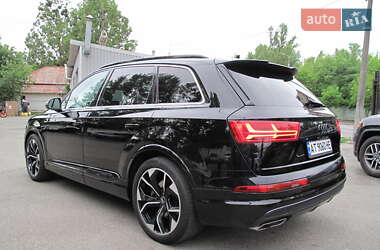 Позашляховик / Кросовер Audi Q7 2015 в 